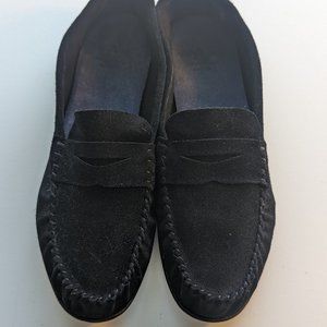 Aquatalia Lesley Black Suede Loafer, size 8.5